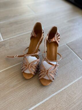 Dance shoes 318